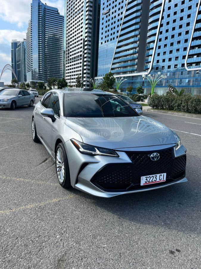 Toyota Limited 4dr Front-Wheel Drive — миниатюра 2