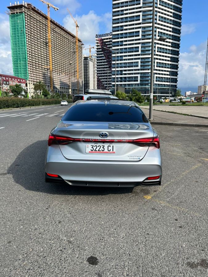 Toyota Limited 4dr Front-Wheel Drive — миниатюра 5