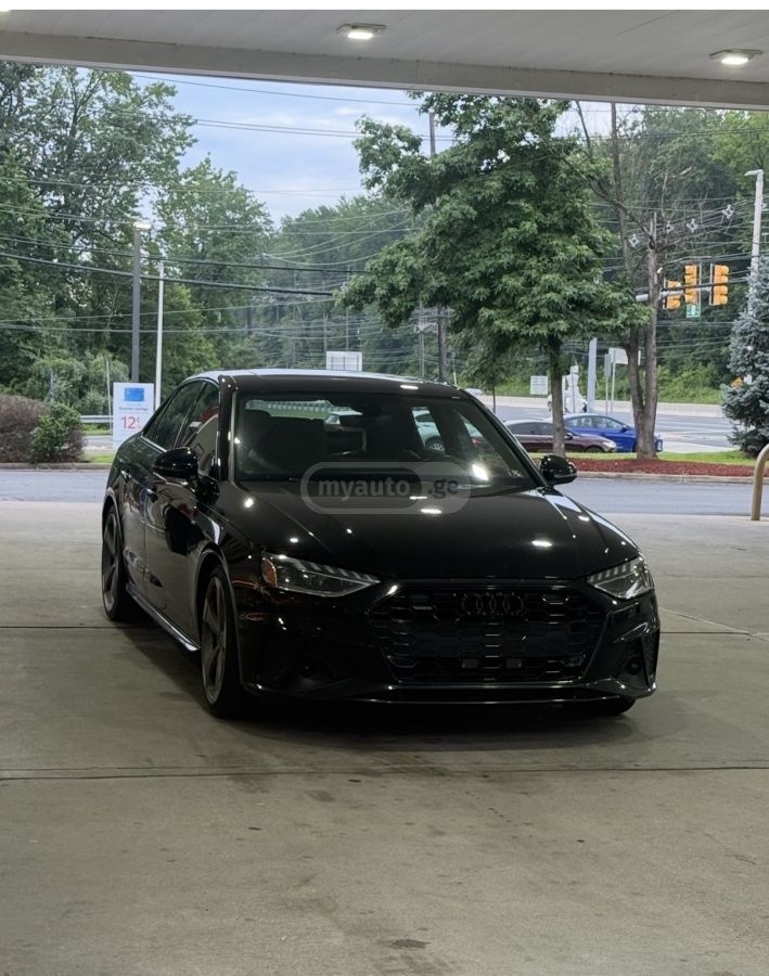 Audi A4 - фото 1