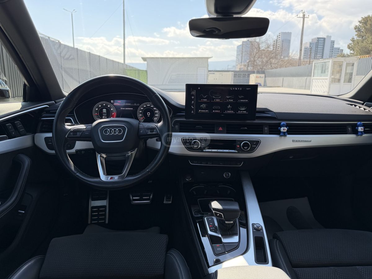 Audi A4 - фото 10