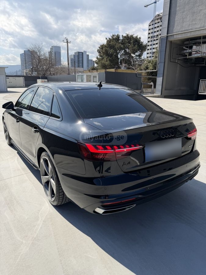 Audi A4 - фото 5