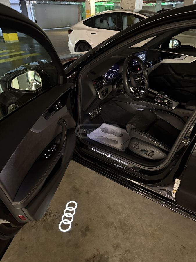 Audi A4 - фото 8