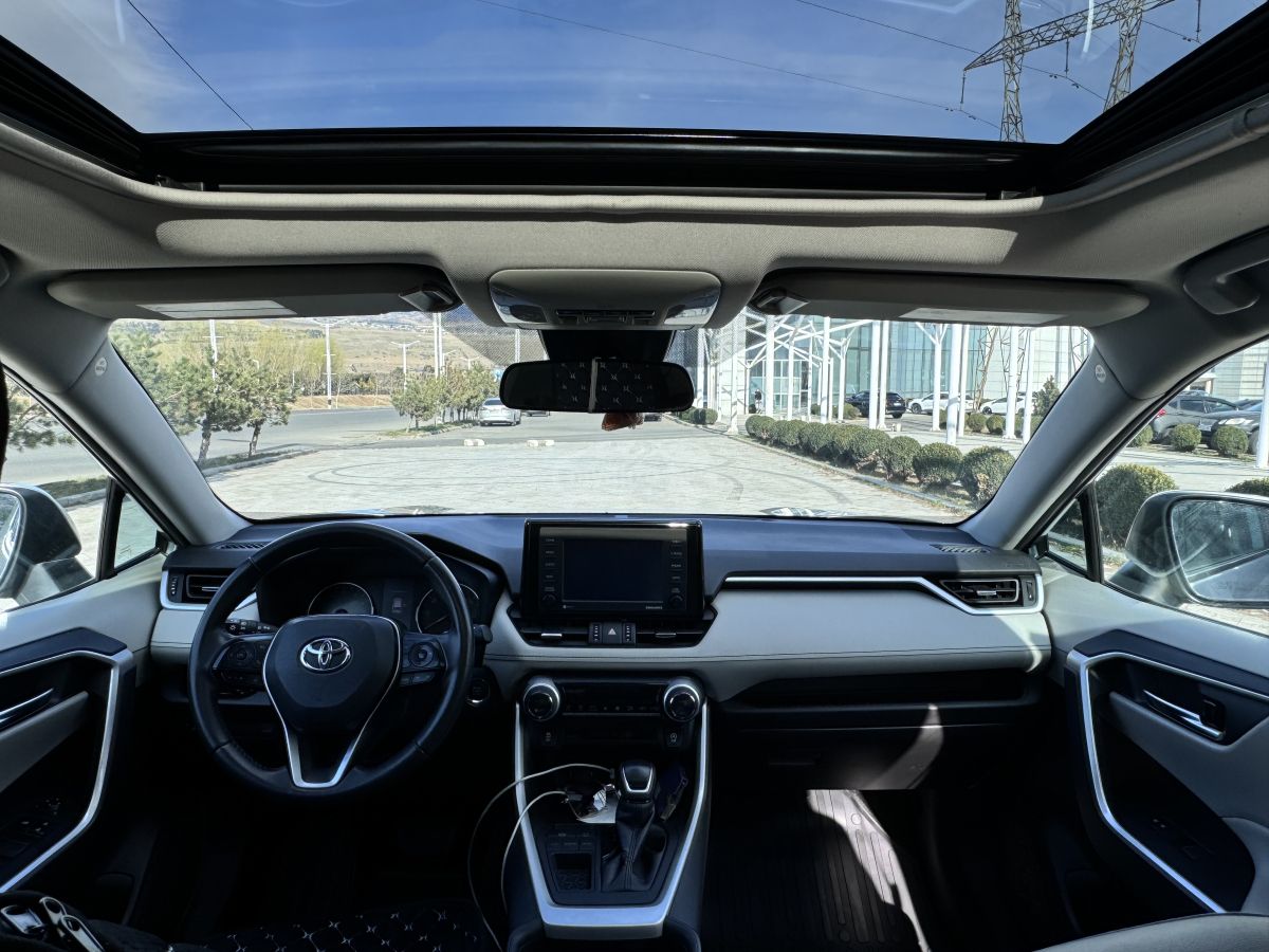 Toyota Rav 4 - фото 12