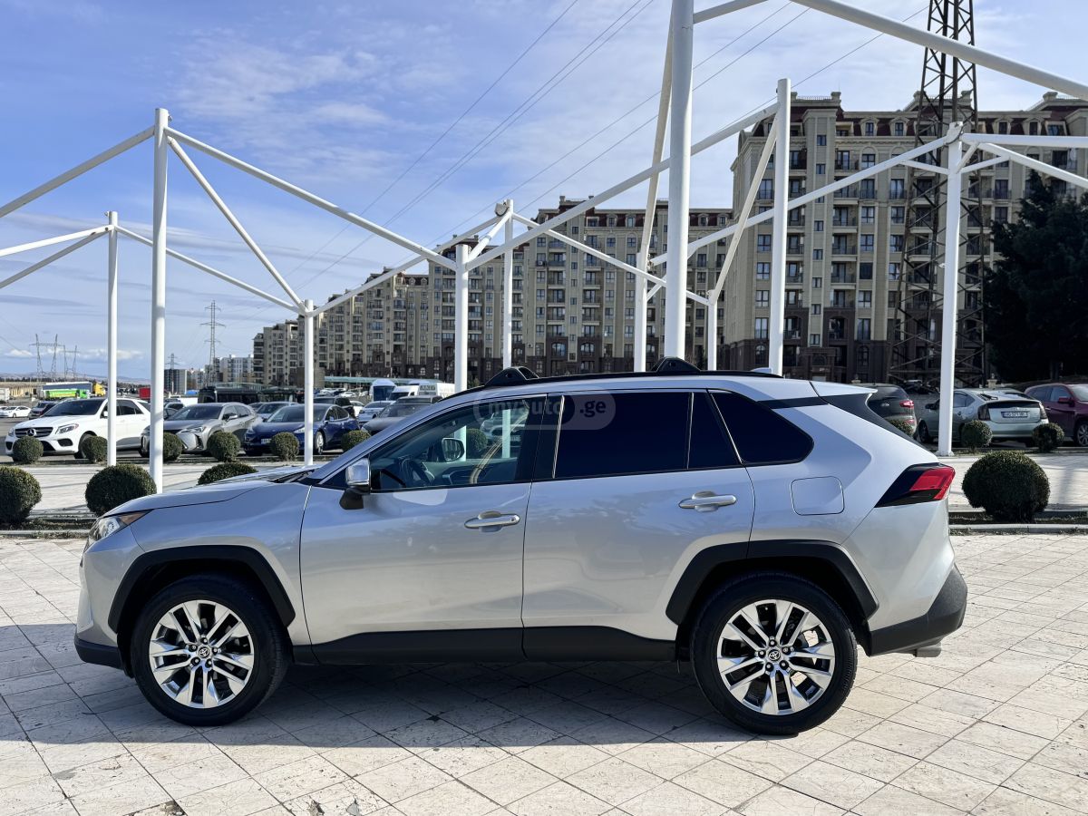 Toyota Rav 4 - фото 4