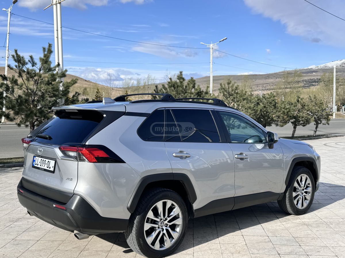 Toyota Rav 4 - фото 8