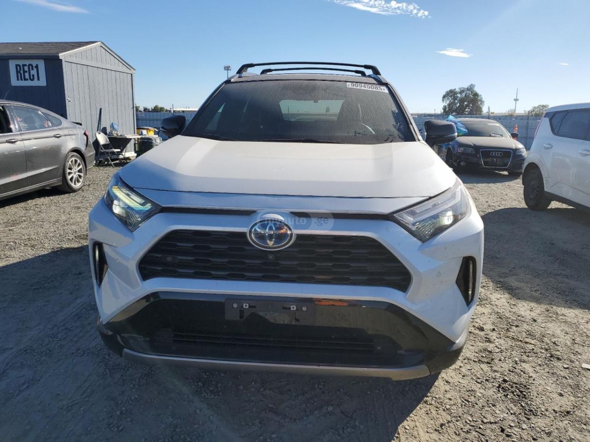 Toyota XSE 4dr All Wheel Drive CVT — миниатюра 2