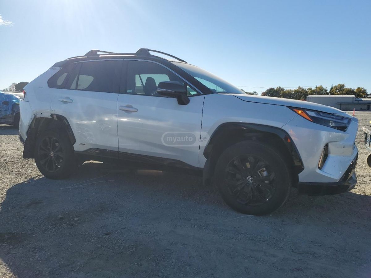 Toyota XSE 4dr All Wheel Drive CVT — миниатюра 6