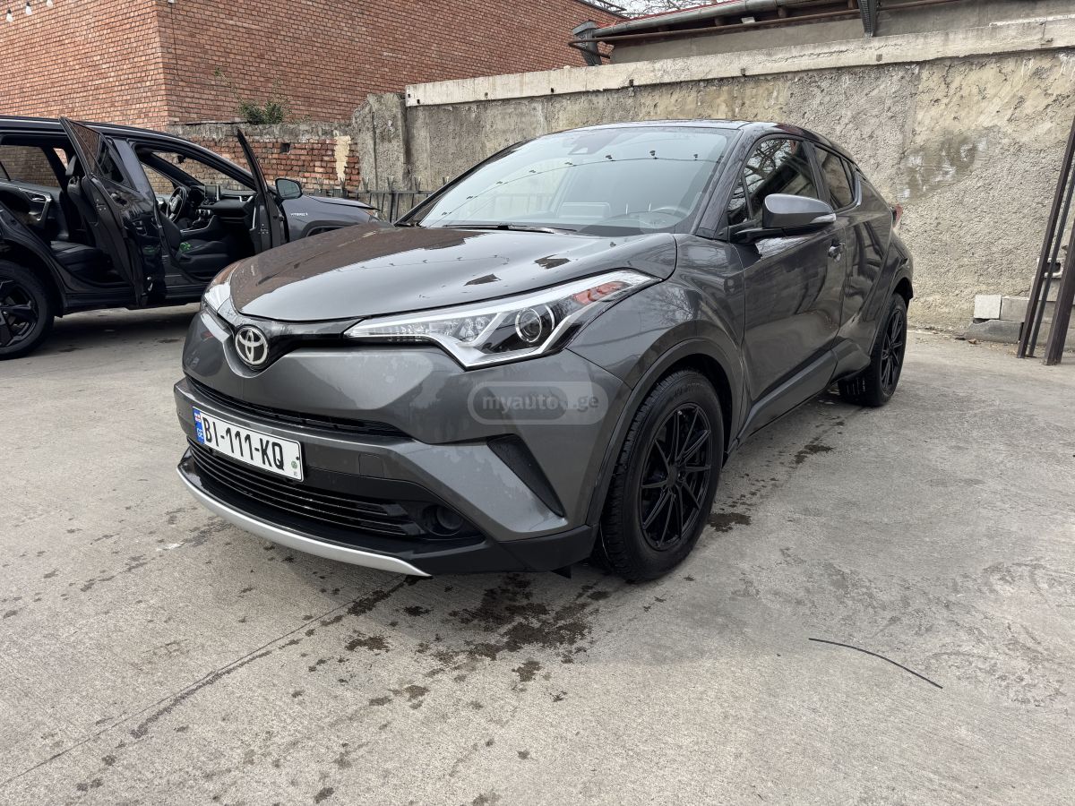 Toyota CHR - фото 1