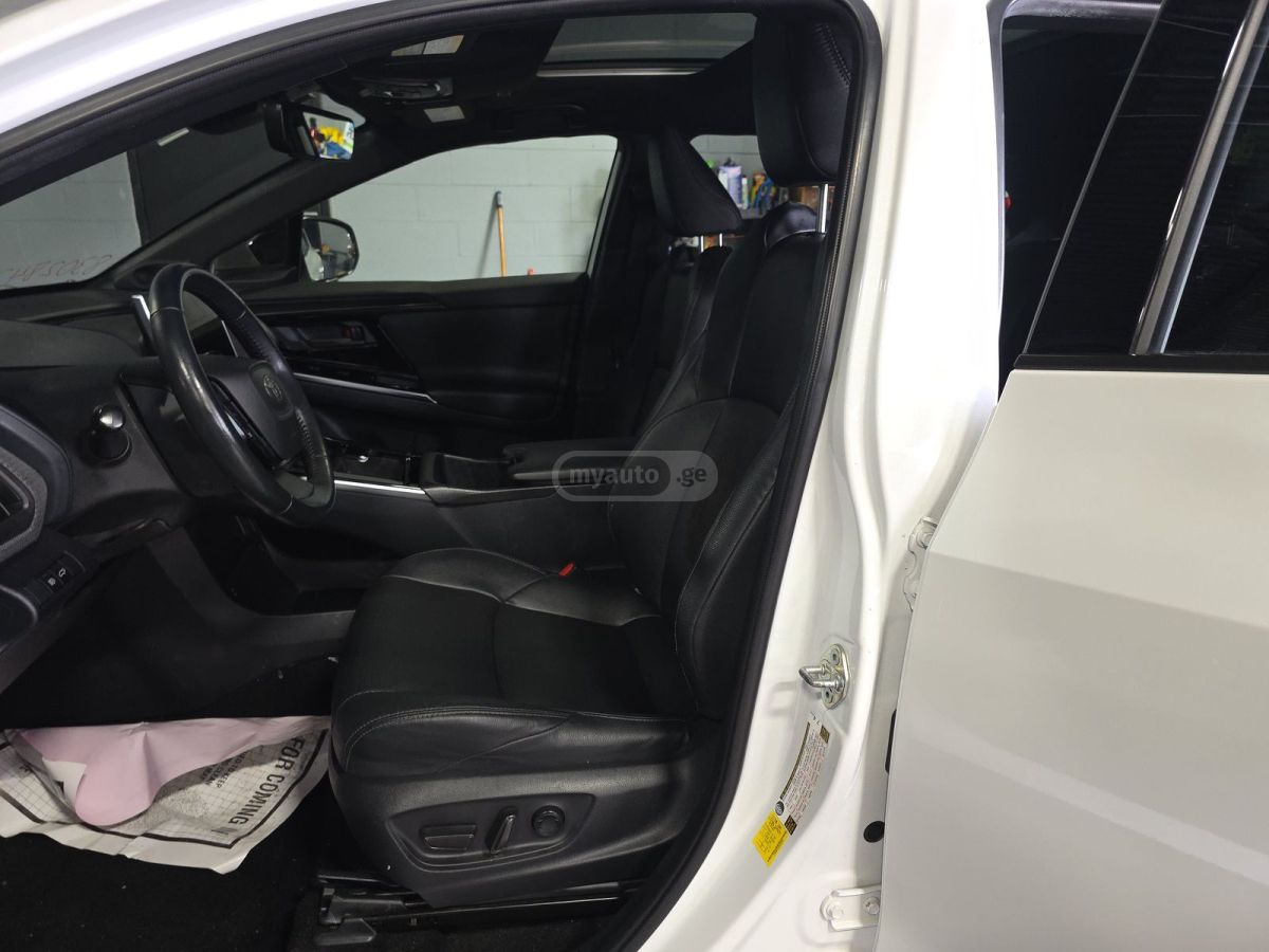 Toyota bZ4X - фото 10