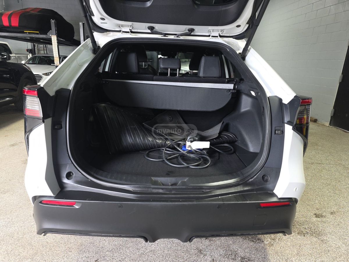 Toyota bZ4X - фото 15