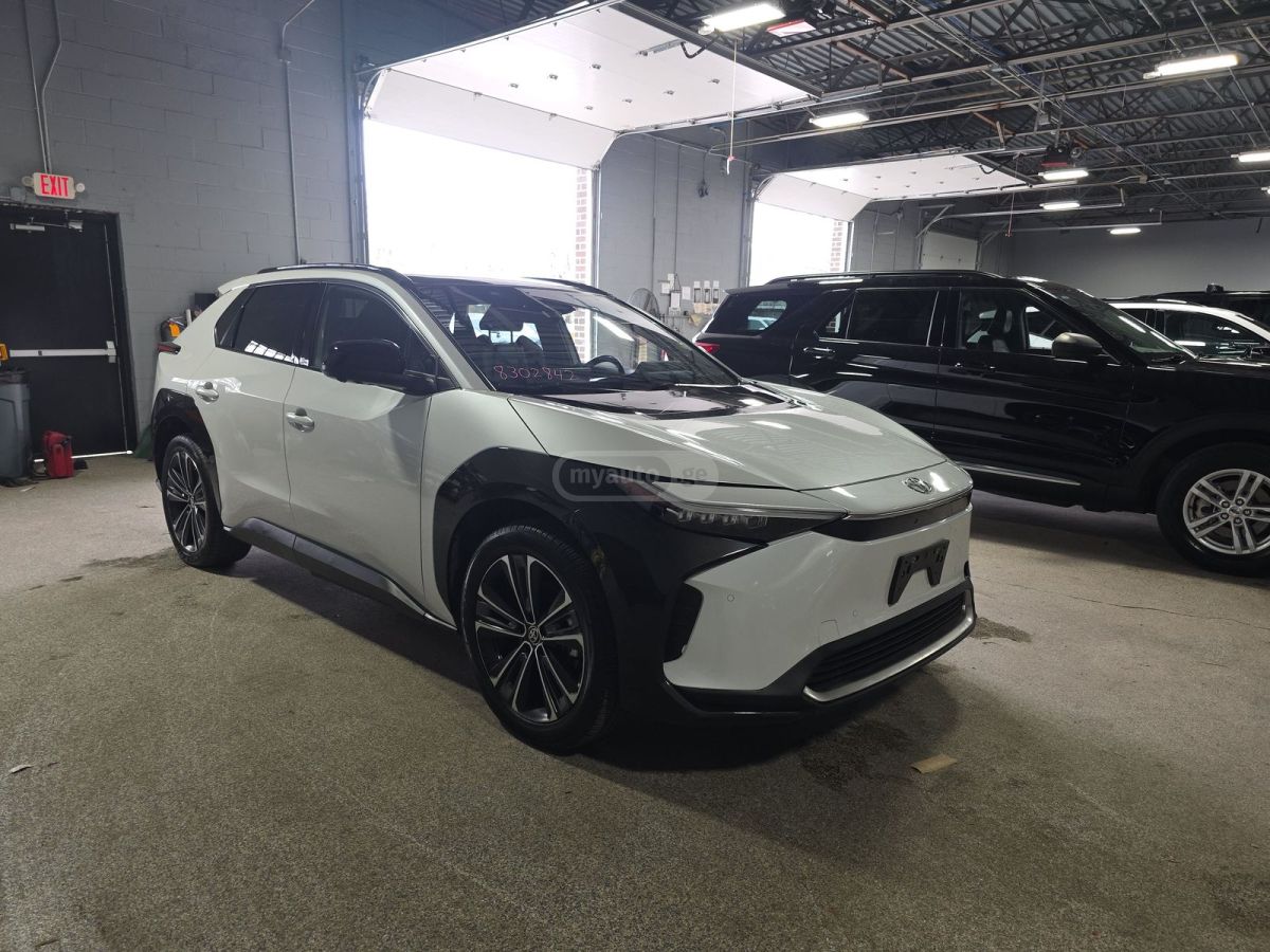 Toyota bZ4X - фото 3