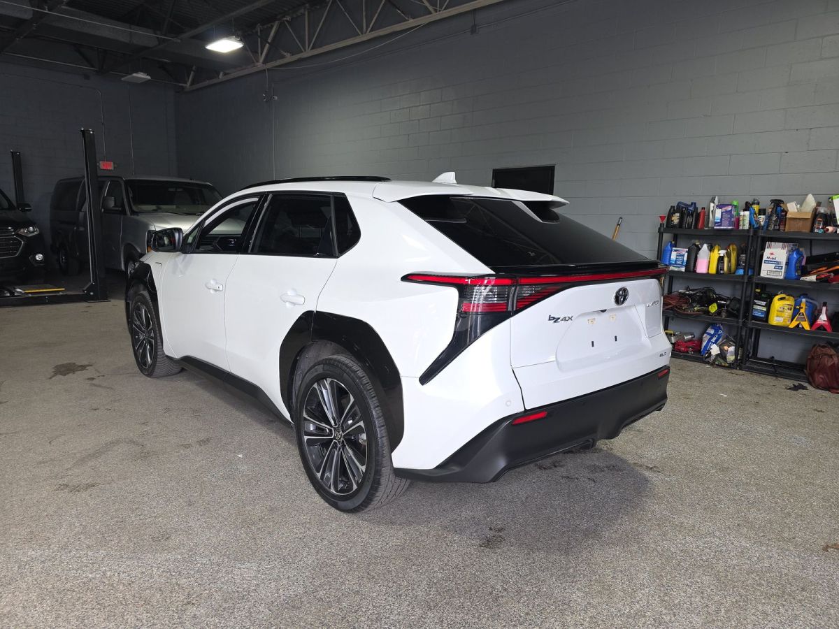 Toyota bZ4X - фото 4