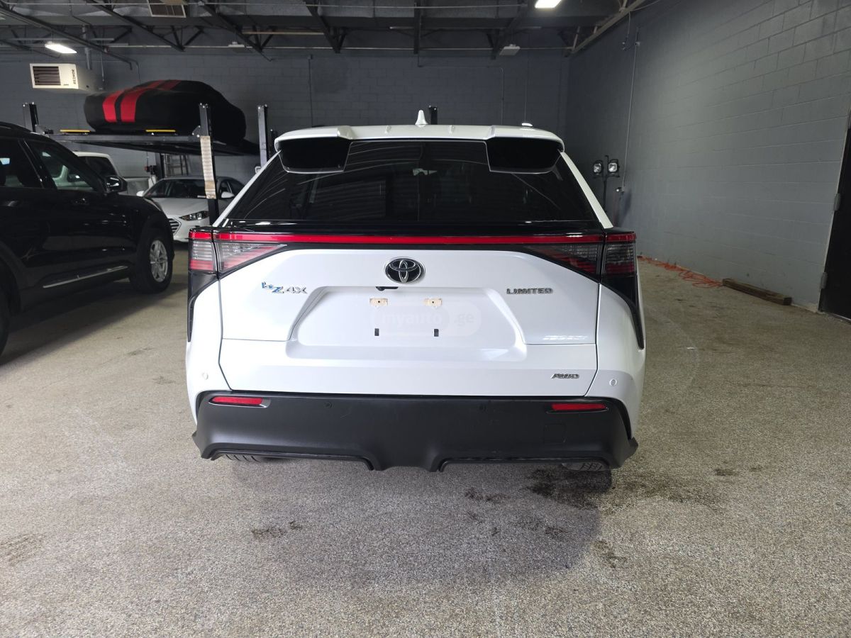 Toyota bZ4X - фото 5