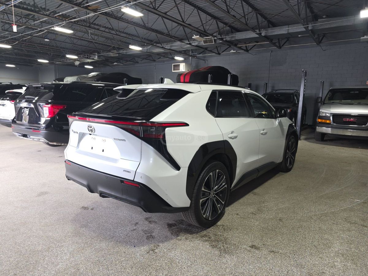 Toyota bZ4X - фото 6