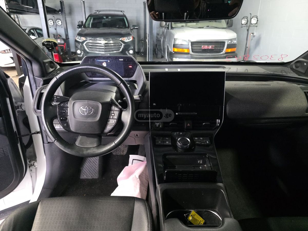 Toyota bZ4X - фото 8