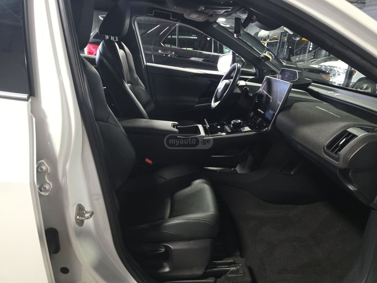 Toyota bZ4X - фото 9