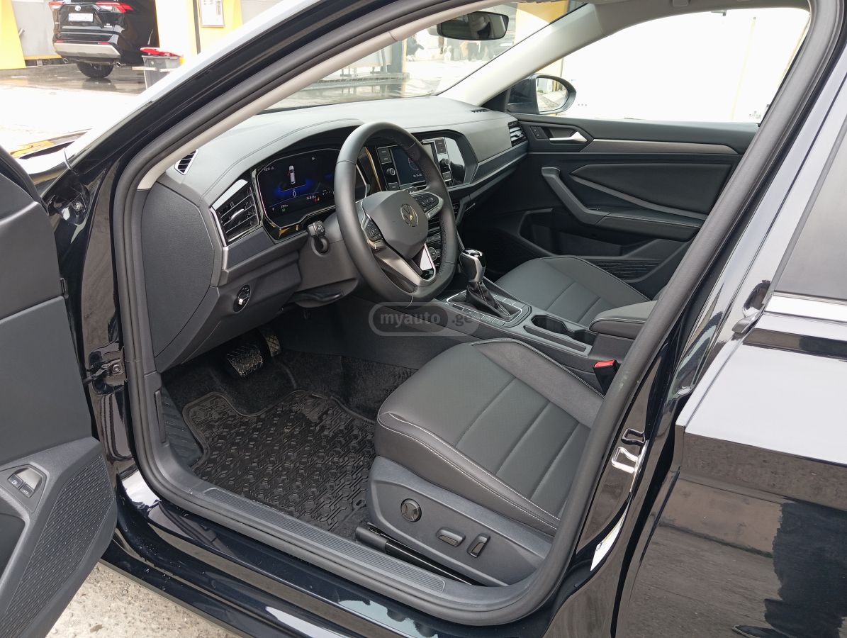 Volkswagen Jetta - фото 12