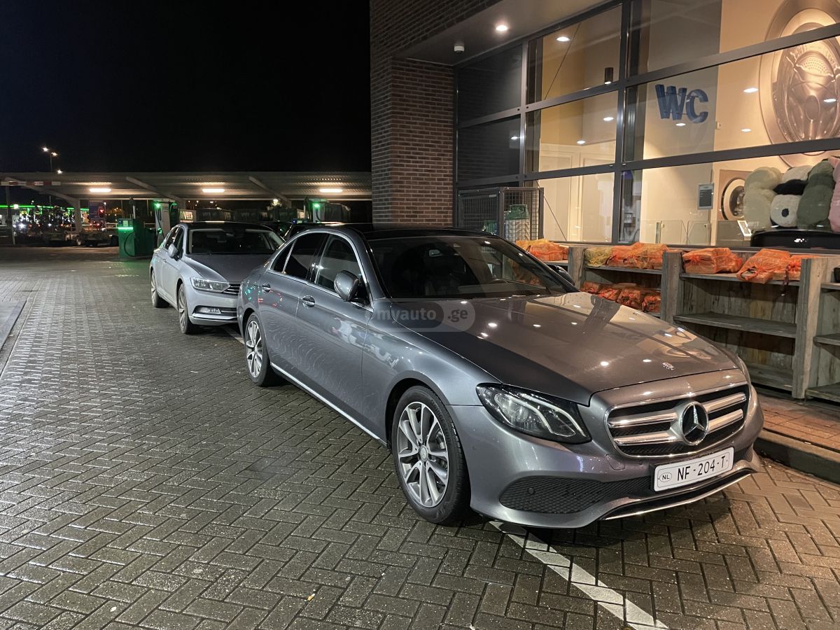 Mercedes-Benz E 220 - фото 13