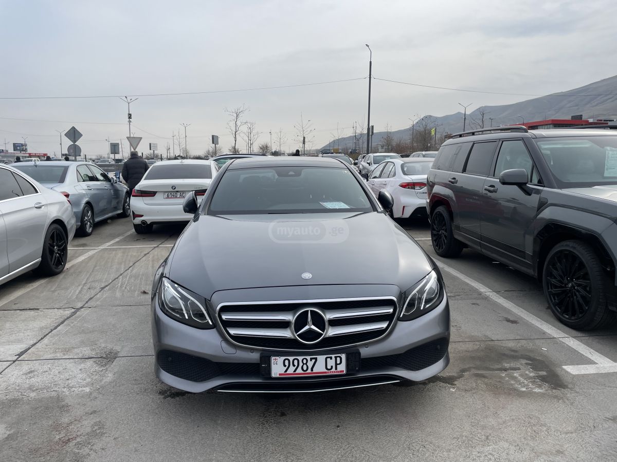 Mercedes-Benz E 220 - фото 2