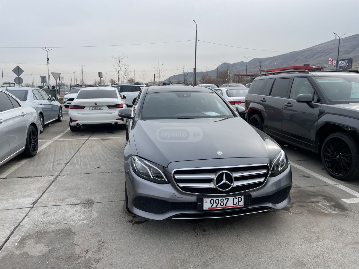 Mercedes-Benz E 220 - фото 3