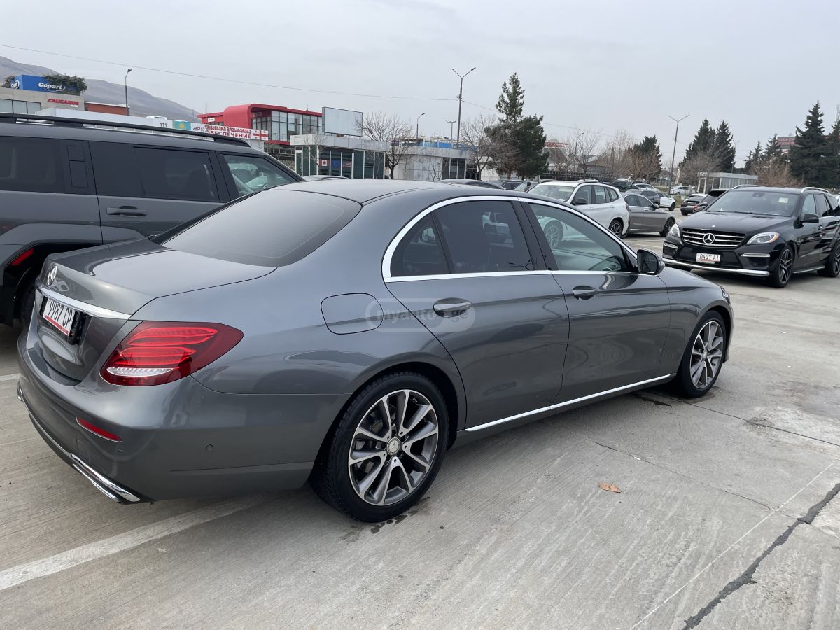 Mercedes-Benz E 220 - фото 4