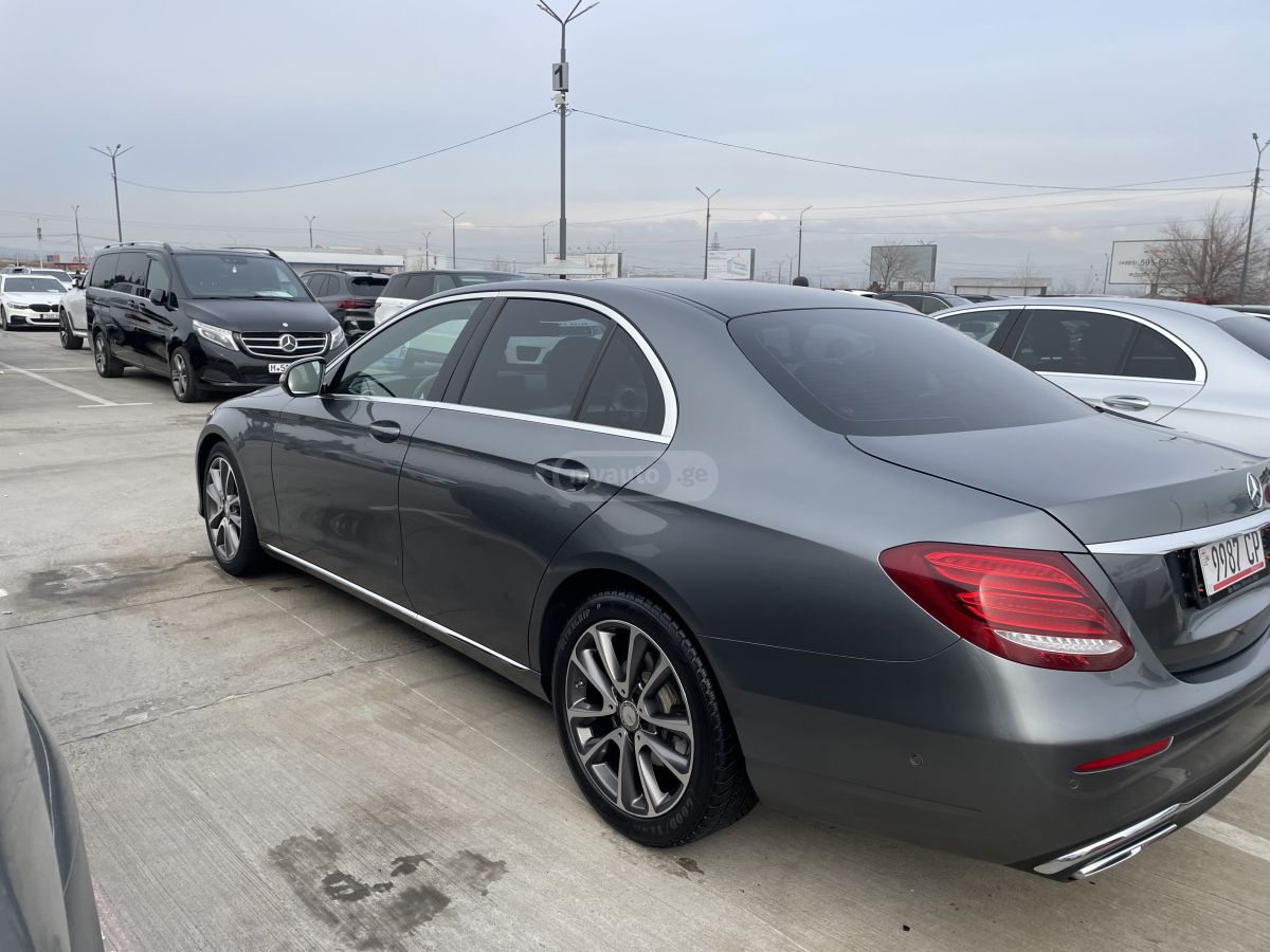 Mercedes-Benz E 220 - фото 5