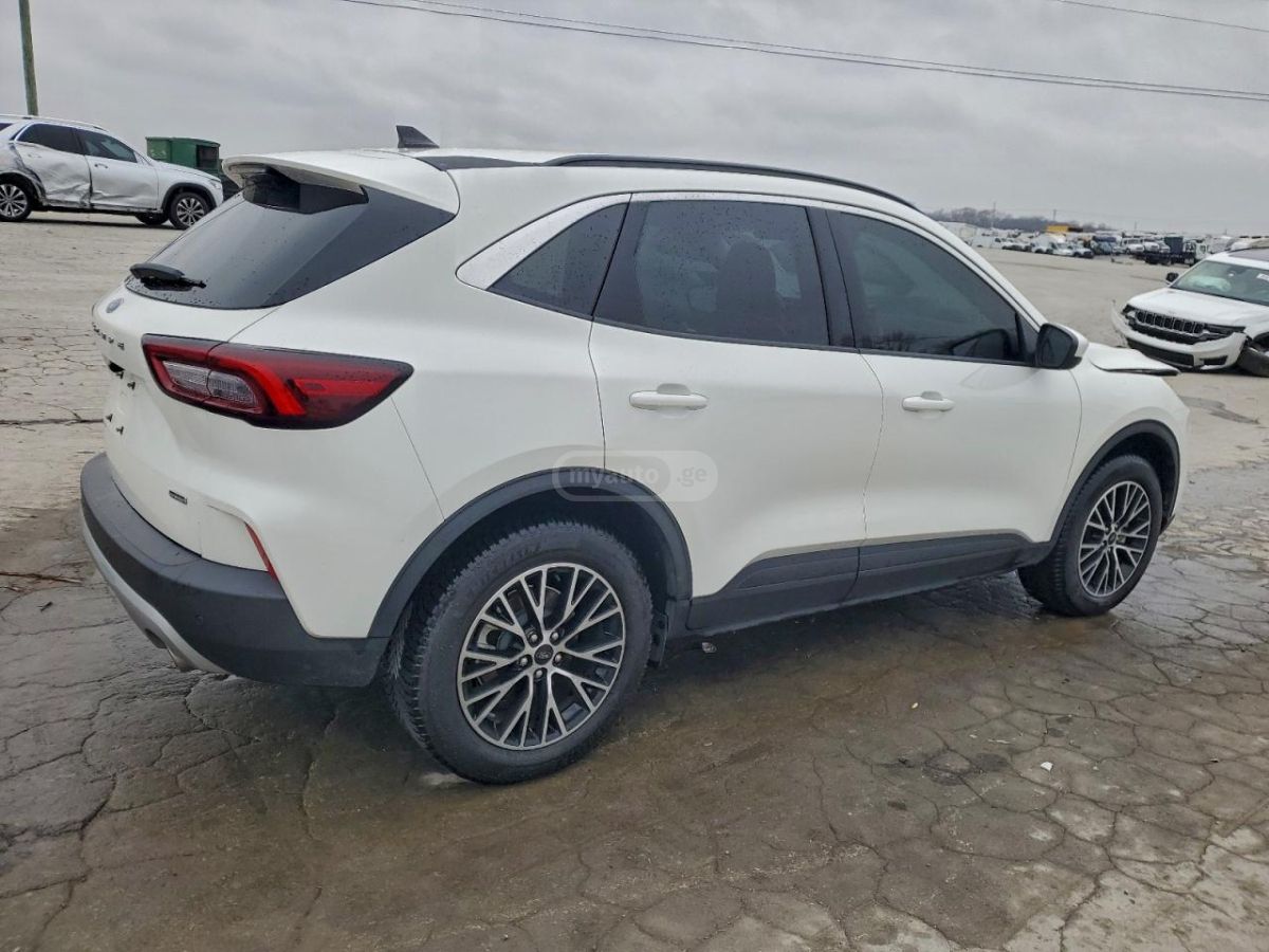 Ford ST-Line Select 4dr All-Wheel D — миниатюра 2