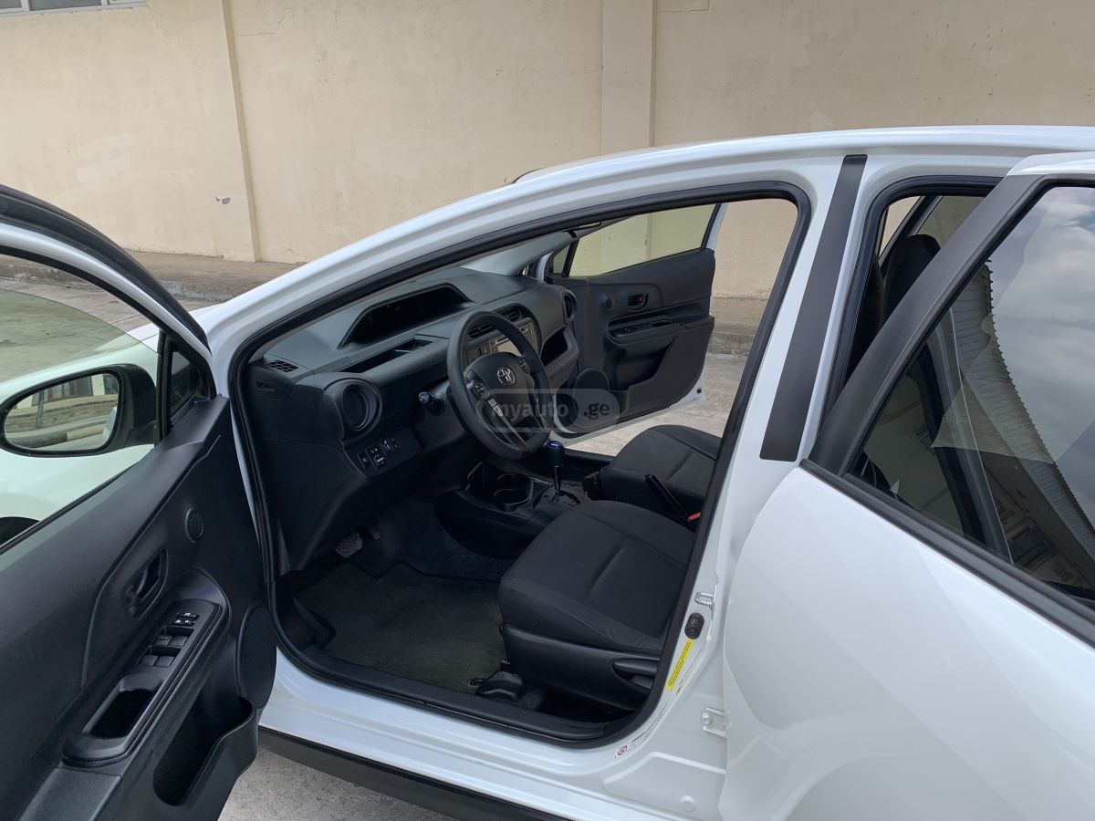 Toyota Prius C - фото 11