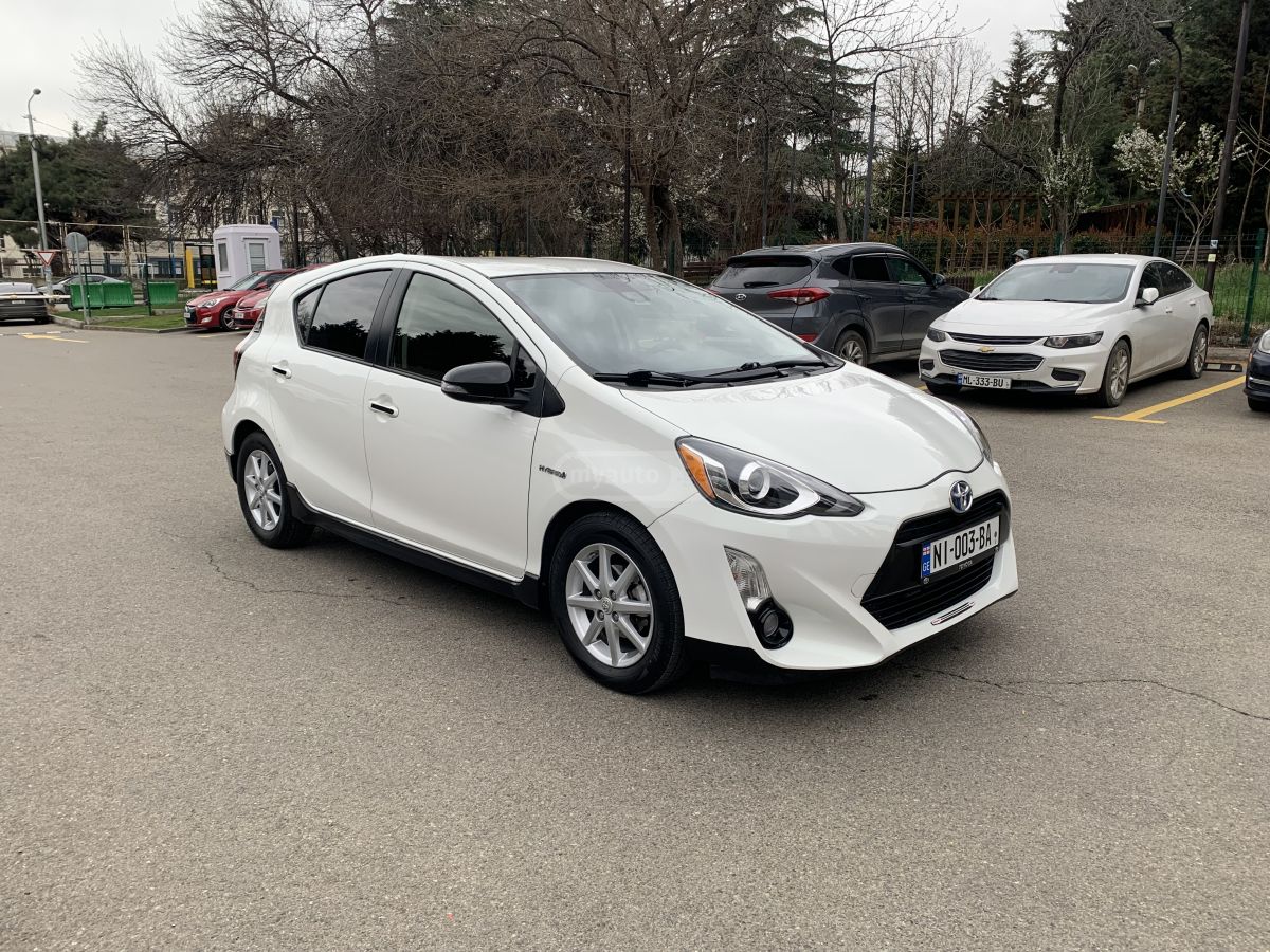 Toyota Prius C - фото 3