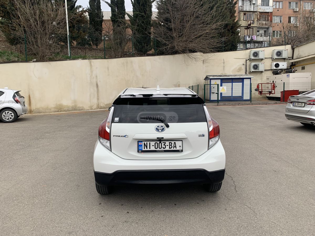 Toyota Prius C - фото 6