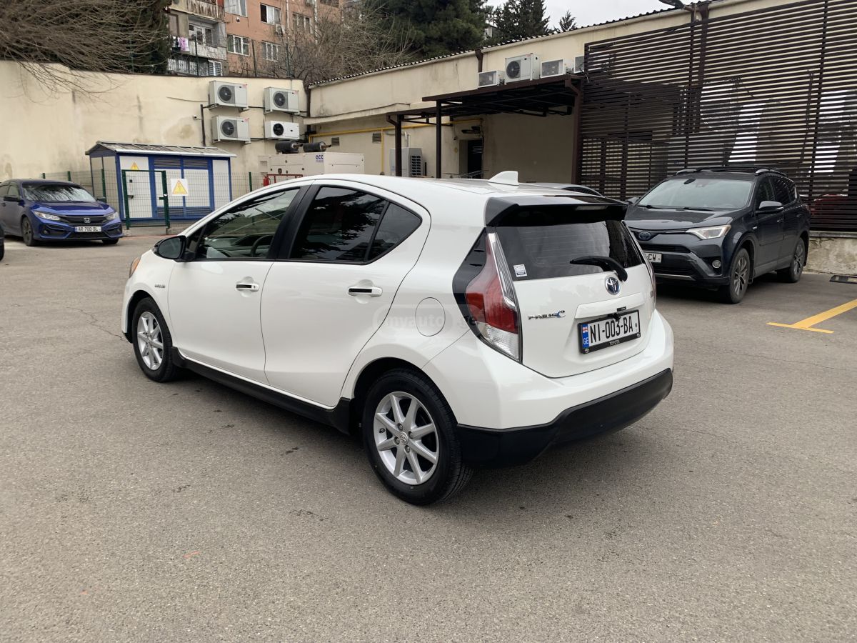 Toyota Prius C - фото 7