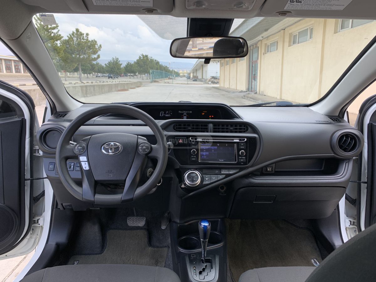 Toyota Prius C - фото 9