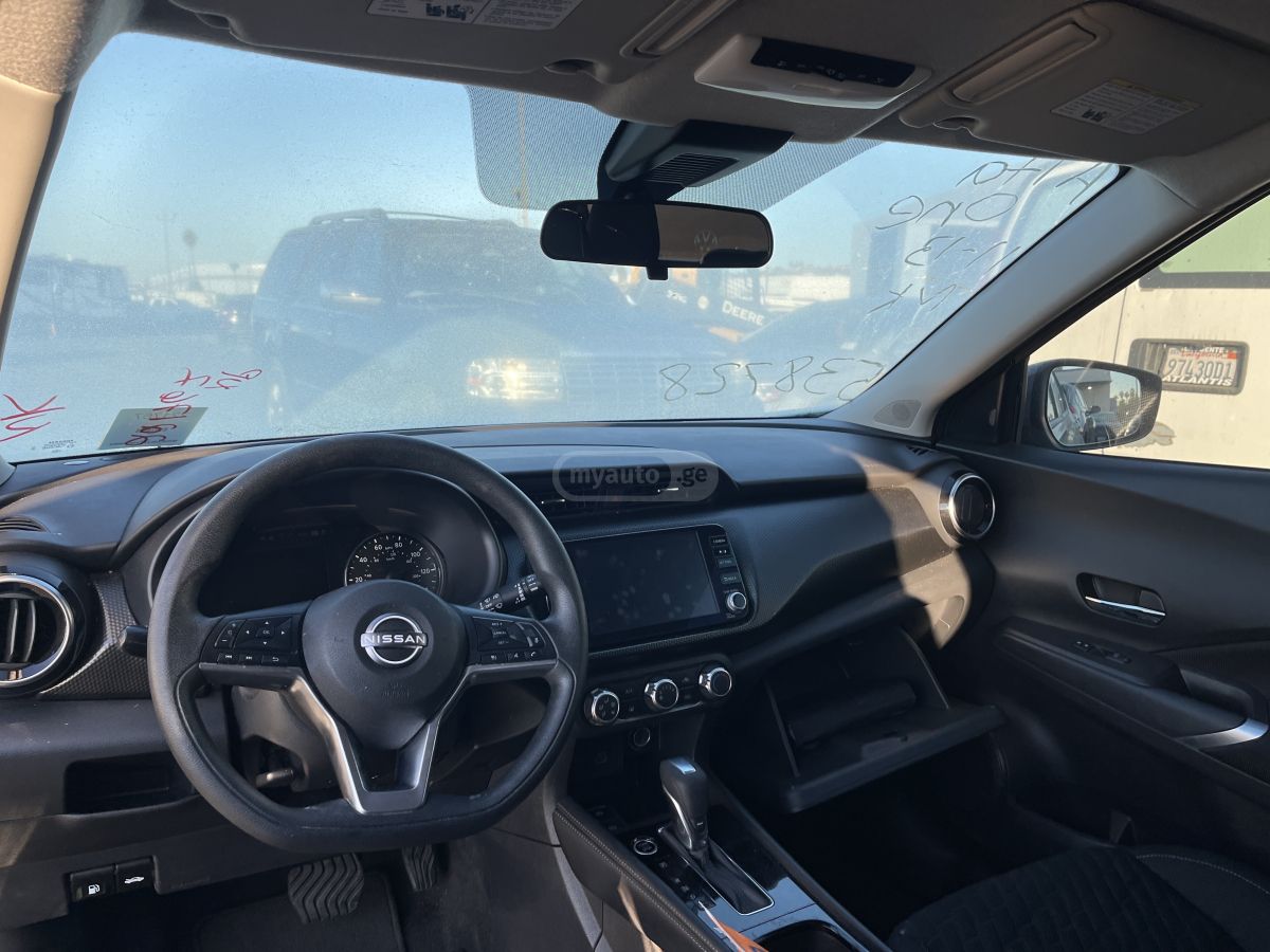 Nissan SV 4dr Front-Wheel Drive CVT — миниатюра 6