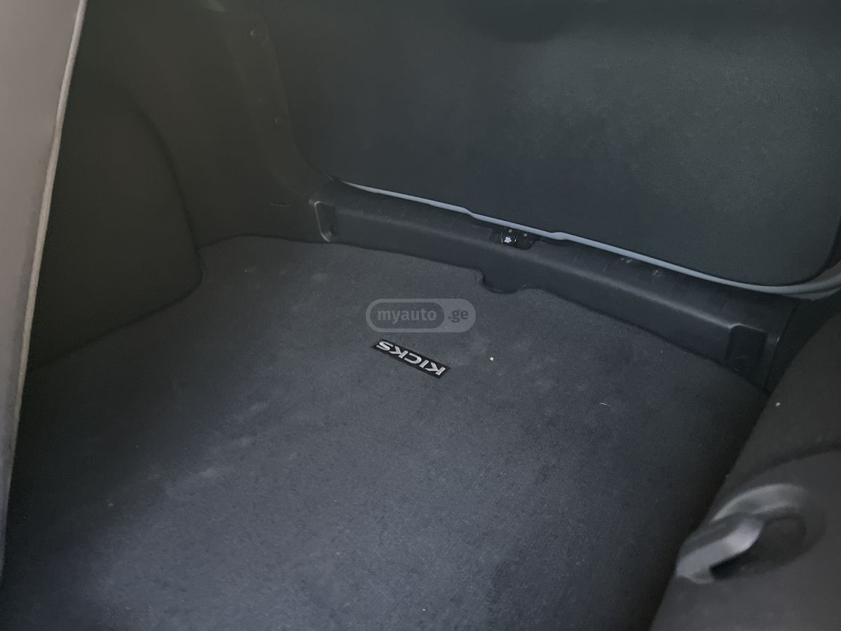 Nissan SV 4dr Front-Wheel Drive CVT — миниатюра 9