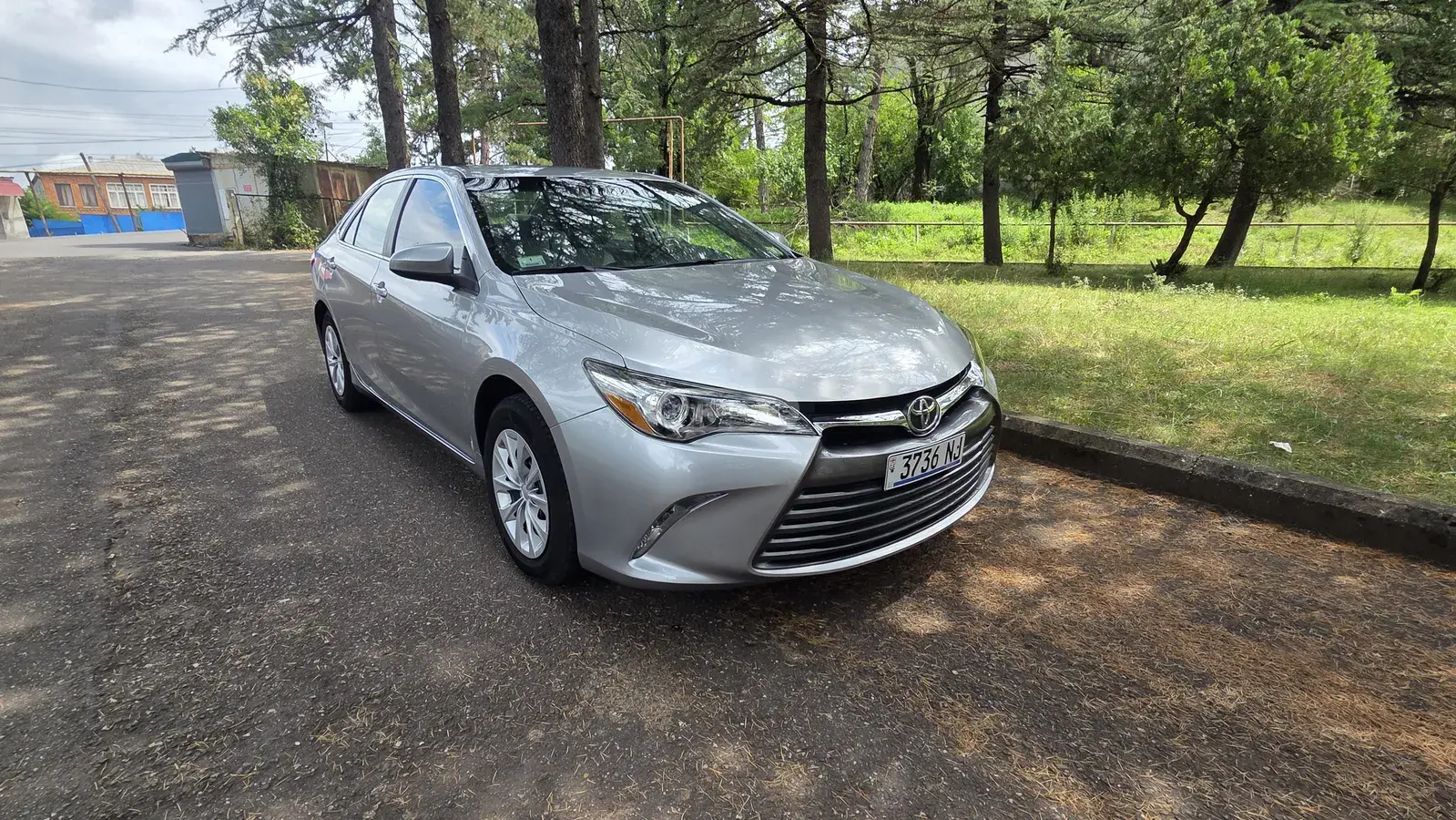 Toyota LE 4dr Sedan Automatic 2017