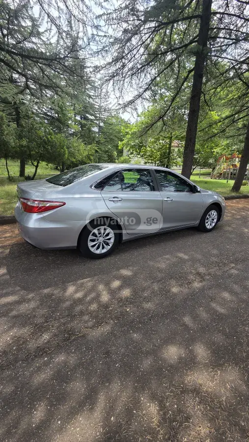 نمای دیگر Toyota LE 4dr Sedan Automatic 2017