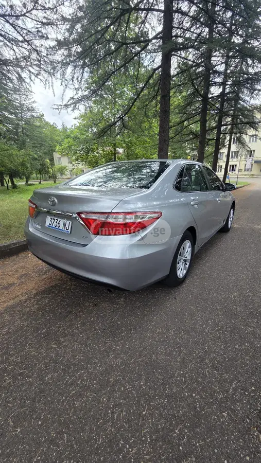 نمای دیگر Toyota LE 4dr Sedan Automatic 2017