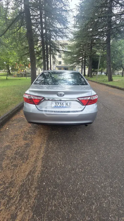 نمای دیگر Toyota LE 4dr Sedan Automatic 2017