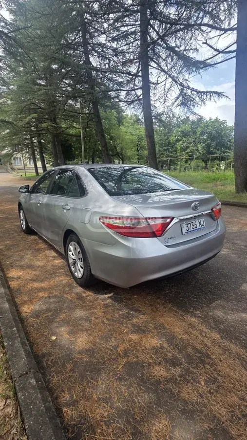 نمای دیگر Toyota LE 4dr Sedan Automatic 2017