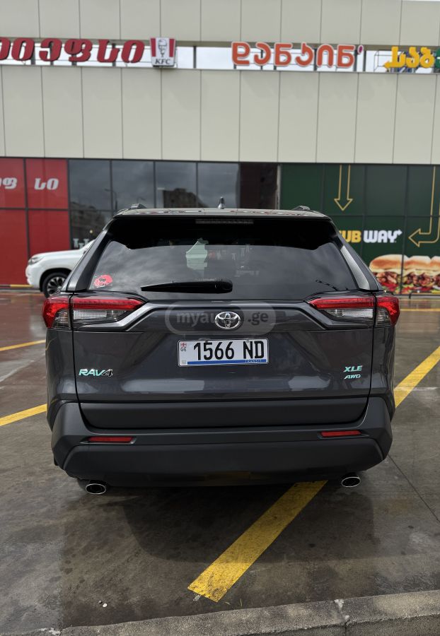 Toyota RAV 4 - фото 4