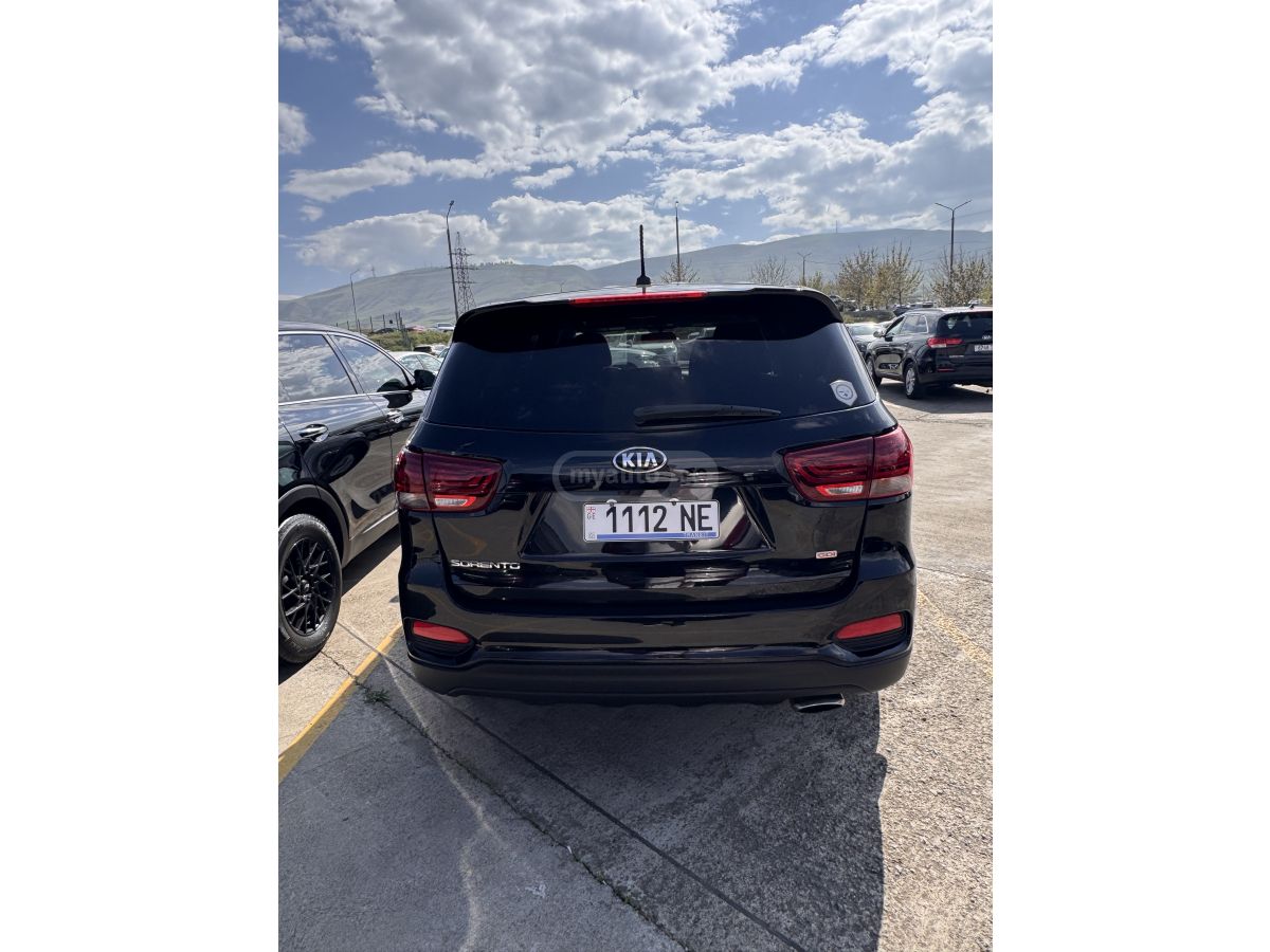 Kia Sorento - фото 6