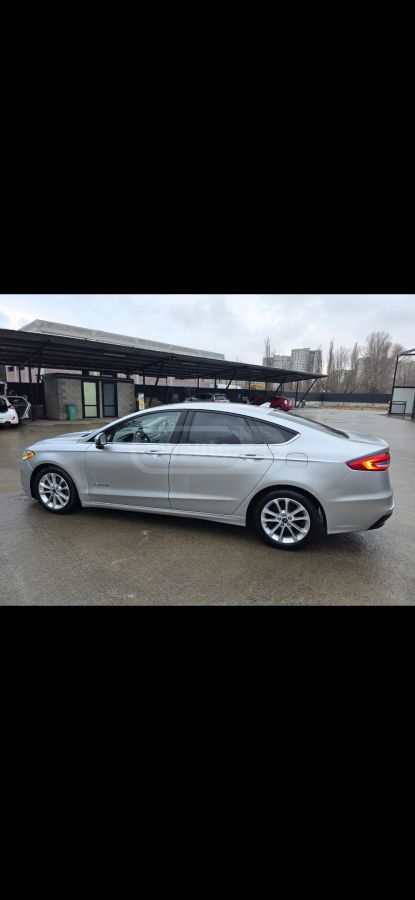 Ford Fusion - фото 1