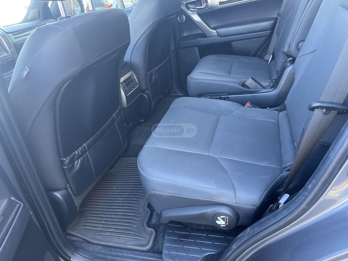 Lexus Base 4dr 4x4 Automatic — миниатюра 5