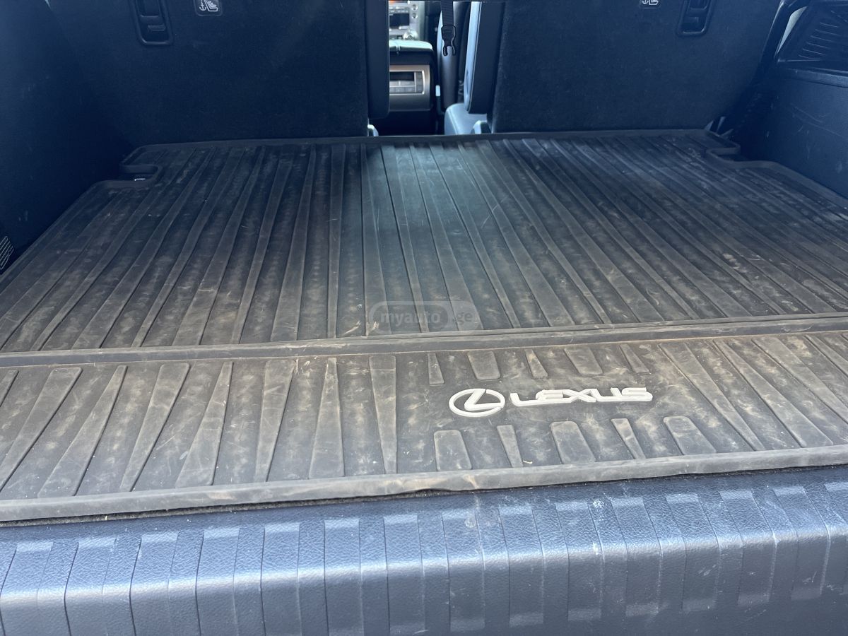 Lexus Base 4dr 4x4 Automatic — миниатюра 6