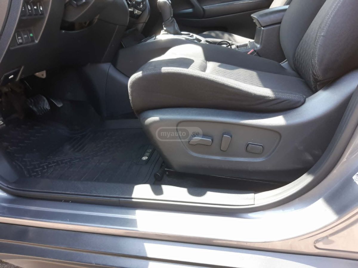 Nissan Rogue - фото 9