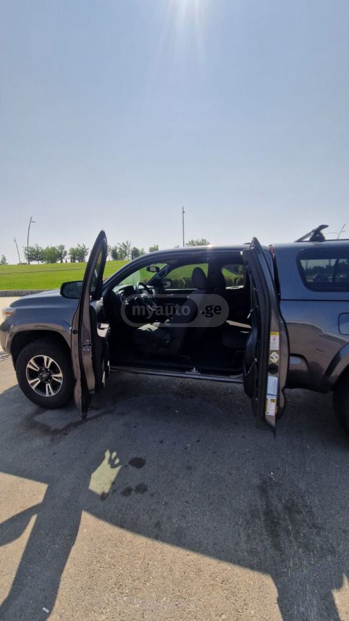 Toyota Tacoma - фото 14