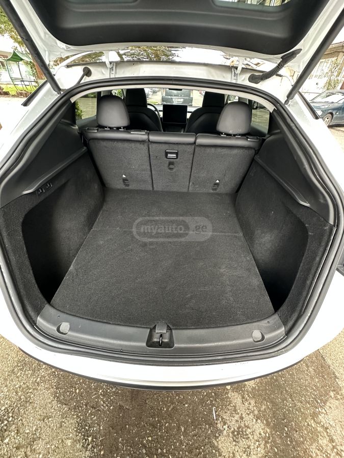 Tesla Model Y - фото 11