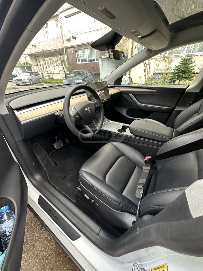 Tesla Model Y - фото 8