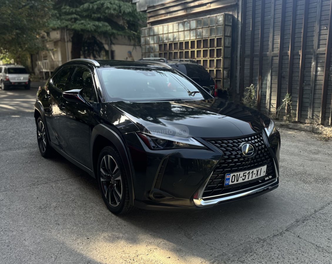 Lexus UX 250 h - фото 1