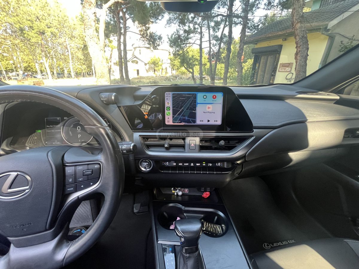 Lexus UX 250 h - фото 7